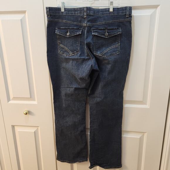 Lee Women's Sinfully Soft Jean's size 18 med, Mid Rise, Dark Wash - Picture 6 of 12